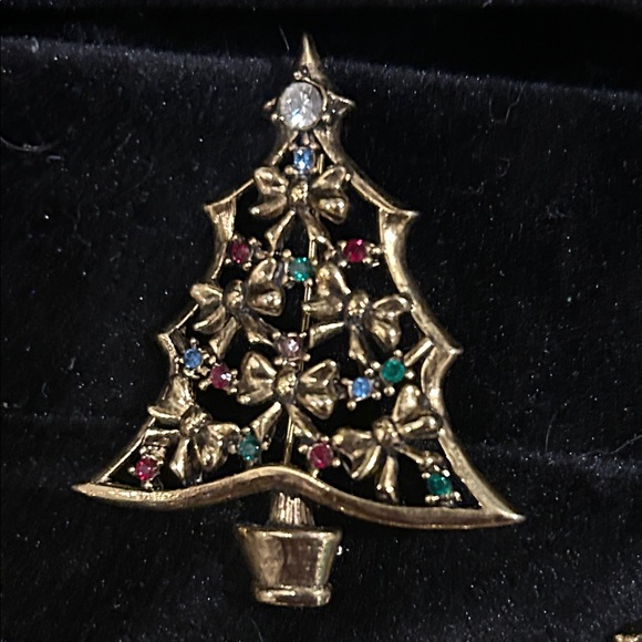 Gold Tone Holiday Charm Bracelet and Brooch Set Tree Reindeer Santa - Picture 3 of 13